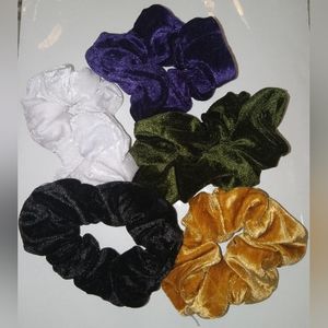 New Never Worn Scrunchies 5 Set Velvet Multicolor With Bag